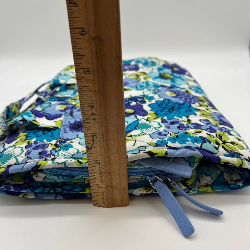 Vera Bradley Hanging Travel Organizer Blueberry Blooms Quilted Toiletry Bag